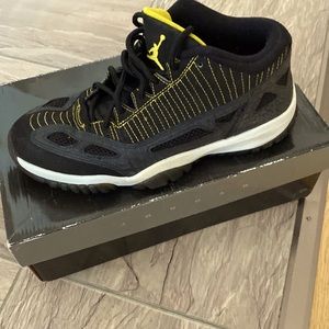 Jordan retro 11’s low top